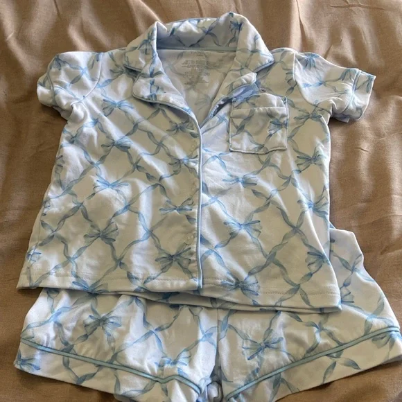 Bundle of toddler pajamas - Picture 2 of 4